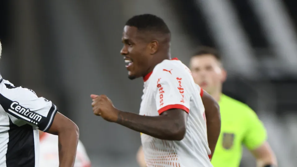 'Prometo aprender com erro', diz zagueiro do Bragantino após fala machista